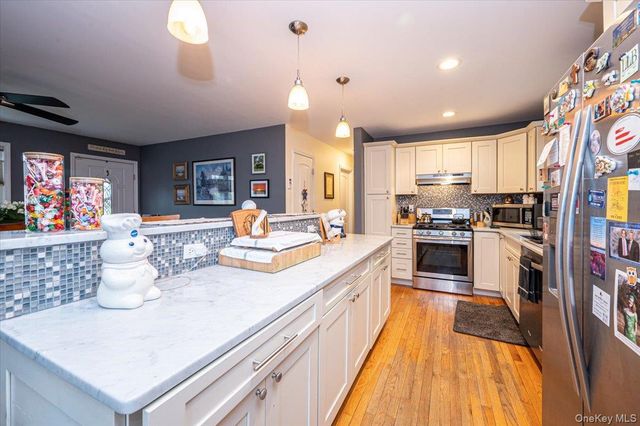 347 Lakeland Avenue, Sayville, NY 11782