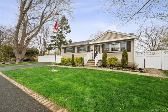 347 Lakeland Avenue, Sayville, NY 11782