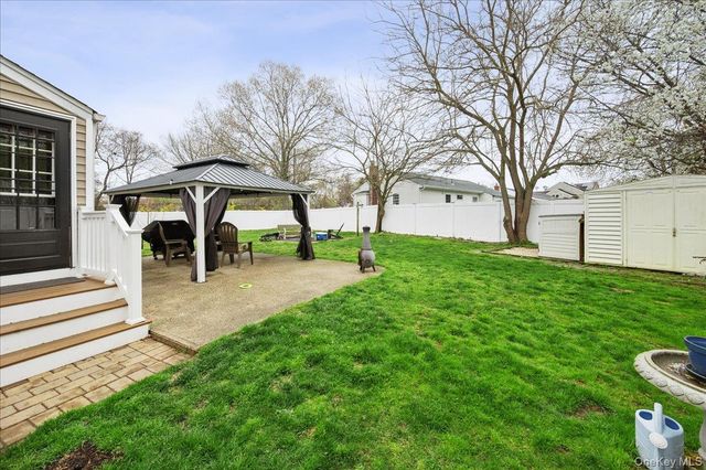 347 Lakeland Avenue, Sayville, NY 11782