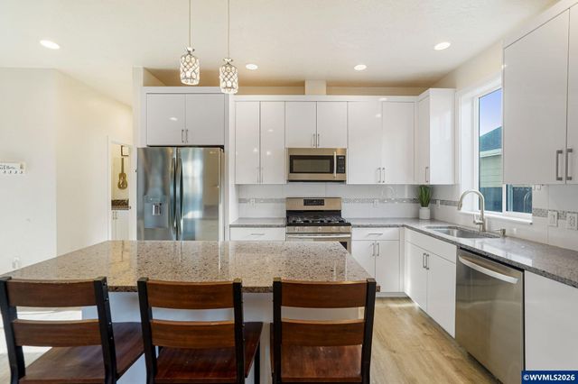 3824 Ryunkin St SE, Albany, OR 97322