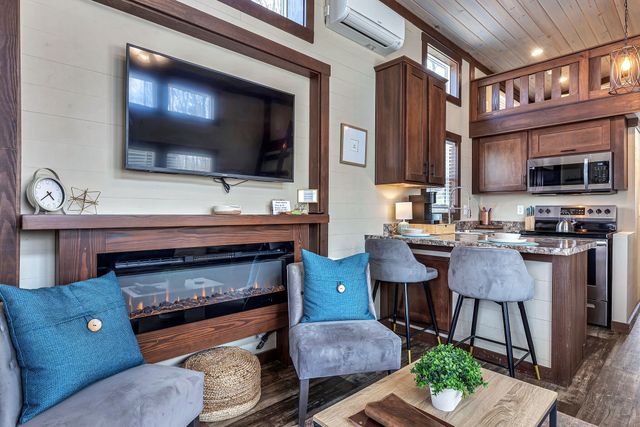 42 Oakleaf Trl, Tracy City, TN 37387