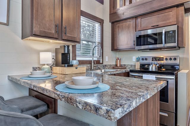 42 Oakleaf Trl, Tracy City, TN 37387