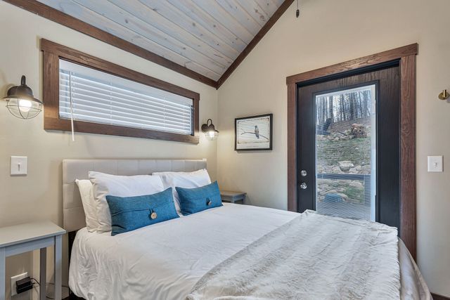 42 Oakleaf Trl, Tracy City, TN 37387