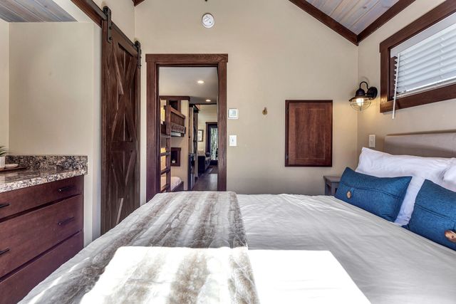 42 Oakleaf Trl, Tracy City, TN 37387