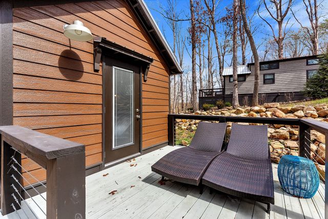 42 Oakleaf Trl, Tracy City, TN 37387