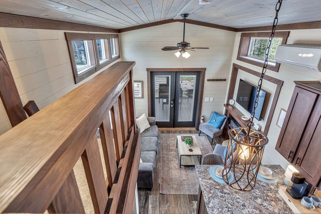 42 Oakleaf Trl, Tracy City, TN 37387