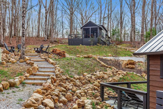 42 Oakleaf Trl, Tracy City, TN 37387