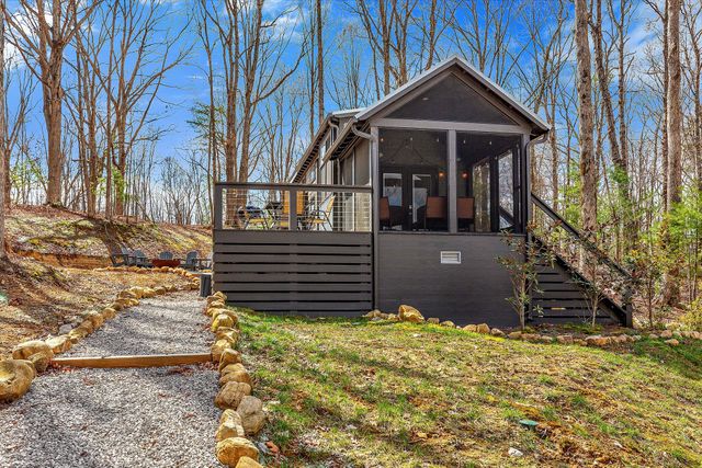 42 Oakleaf Trl, Tracy City, TN 37387