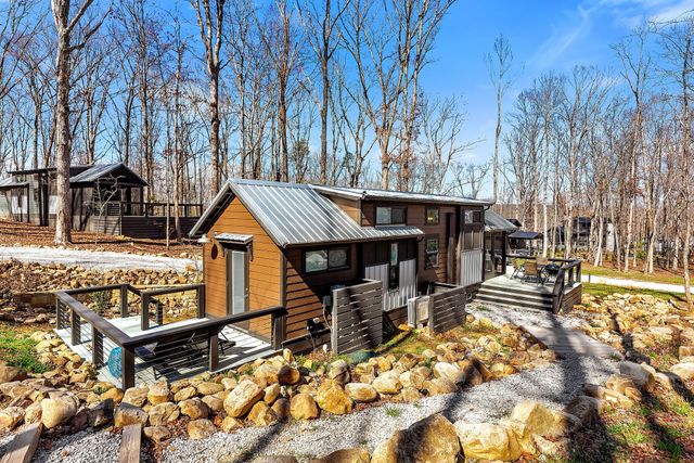 42 Oakleaf Trl, Tracy City, TN 37387