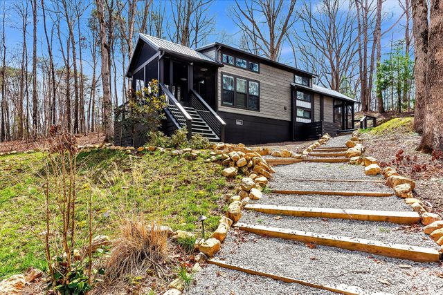 42 Oakleaf Trl, Tracy City, TN 37387