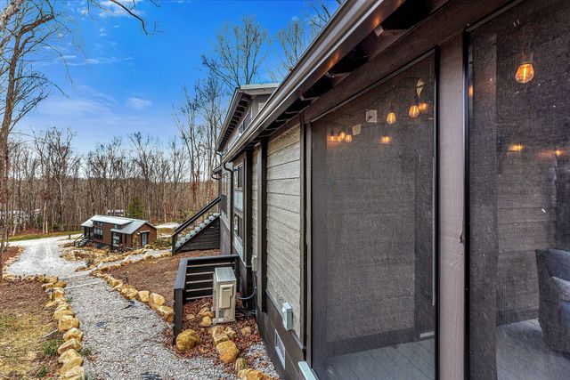 42 Oakleaf Trl, Tracy City, TN 37387