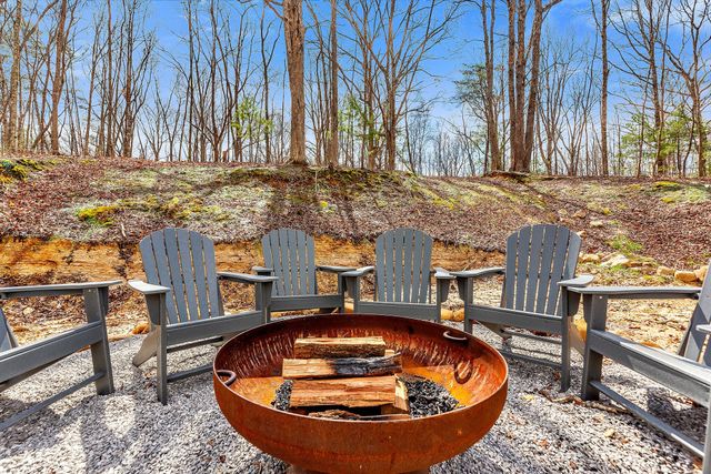 42 Oakleaf Trl, Tracy City, TN 37387