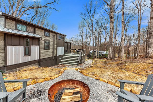 42 Oakleaf Trl, Tracy City, TN 37387