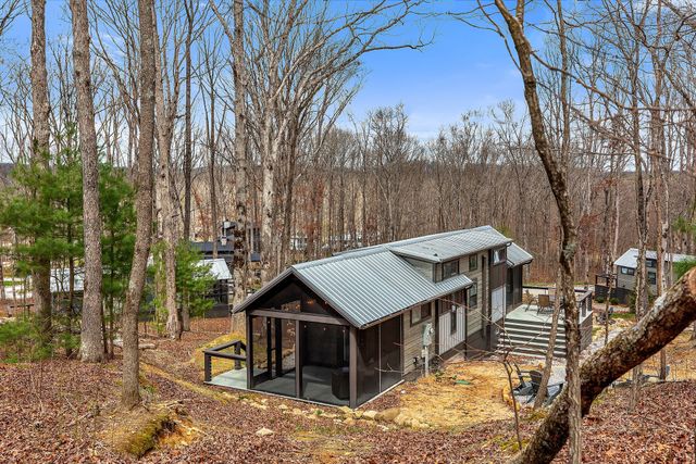 42 Oakleaf Trl, Tracy City, TN 37387