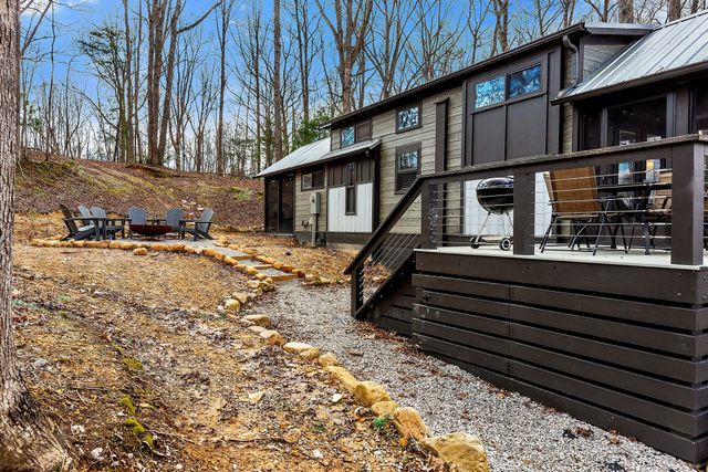 42 Oakleaf Trl, Tracy City, TN 37387