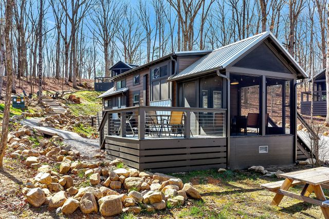 42 Oakleaf Trl, Tracy City, TN 37387