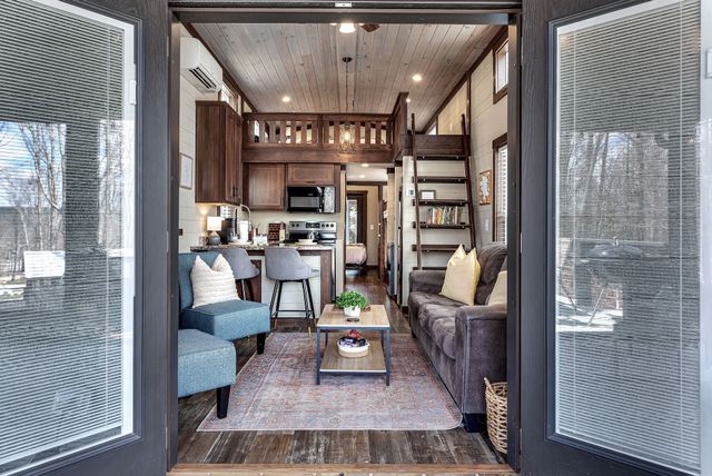 42 Oakleaf Trl, Tracy City, TN 37387