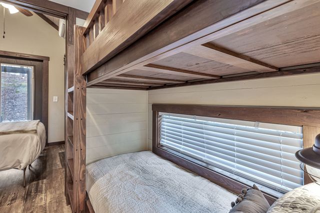 42 Oakleaf Trl, Tracy City, TN 37387