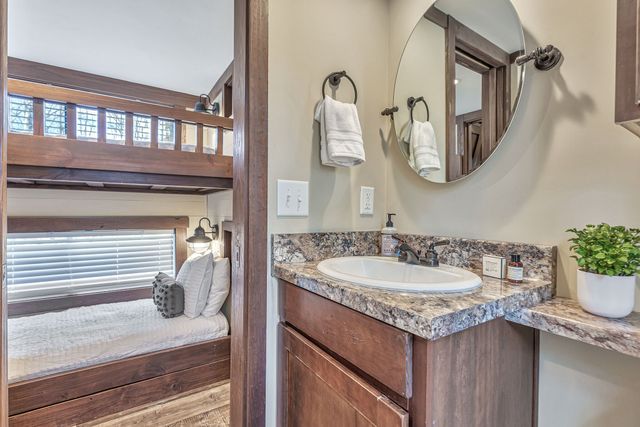 42 Oakleaf Trl, Tracy City, TN 37387