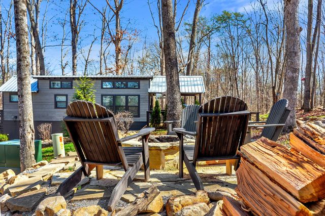 42 Oakleaf Trl, Tracy City, TN 37387