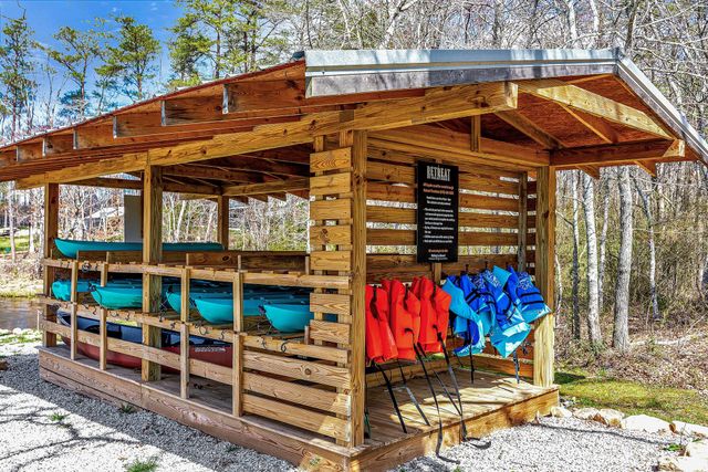 42 Oakleaf Trl, Tracy City, TN 37387