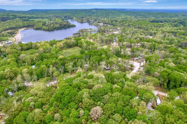 42 Oakleaf Trl, Tracy City, TN 37387