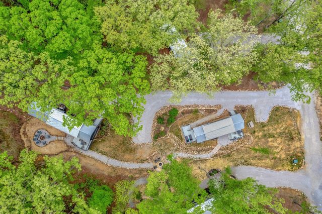 42 Oakleaf Trl, Tracy City, TN 37387