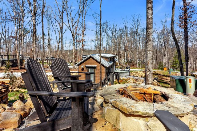 42 Oakleaf Trl, Tracy City, TN 37387