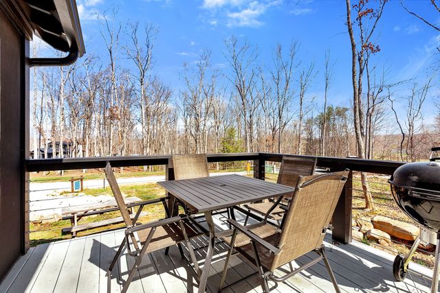 42 Oakleaf Trl, Tracy City, TN 37387