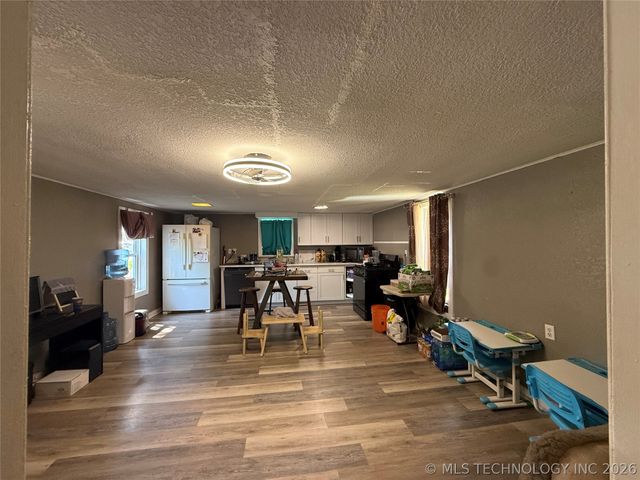 220 E Audd Avenue, Checotah, OK 74426