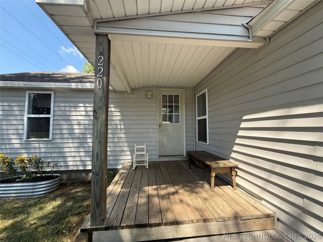 220 E Audd Avenue, Checotah, OK 74426