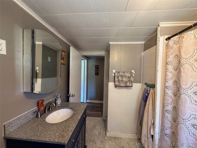 220 E Audd Avenue, Checotah, OK 74426