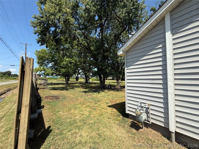 220 E Audd Avenue, Checotah, OK 74426