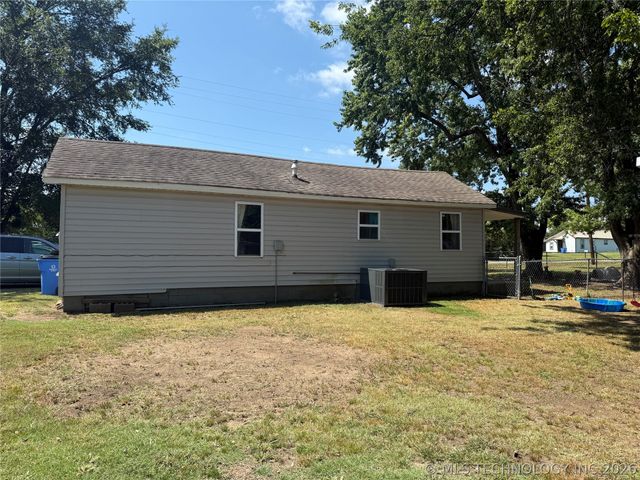 220 E Audd Avenue, Checotah, OK 74426