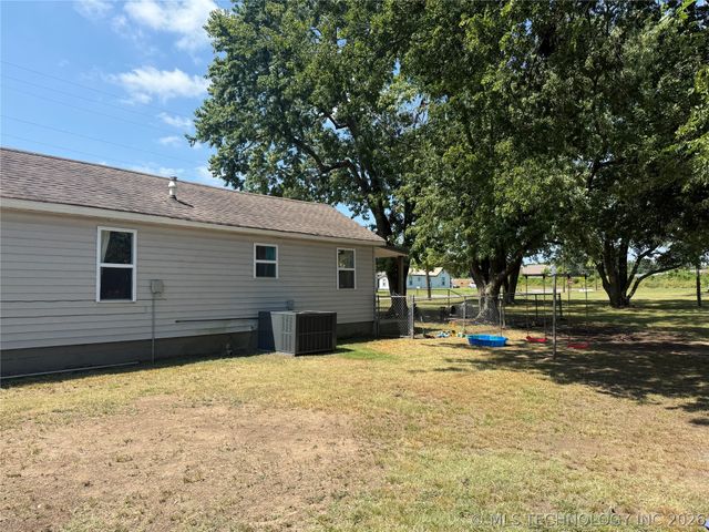 220 E Audd Avenue, Checotah, OK 74426