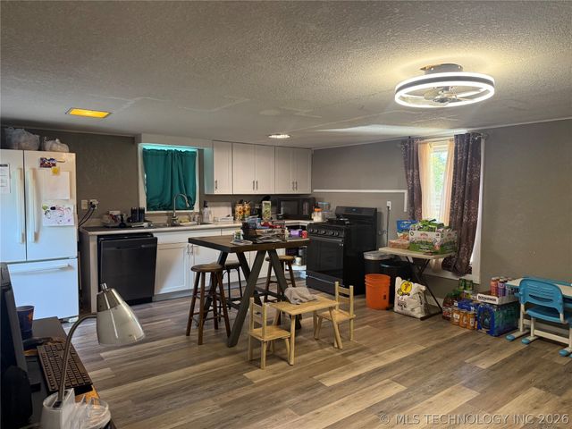 220 E Audd Avenue, Checotah, OK 74426