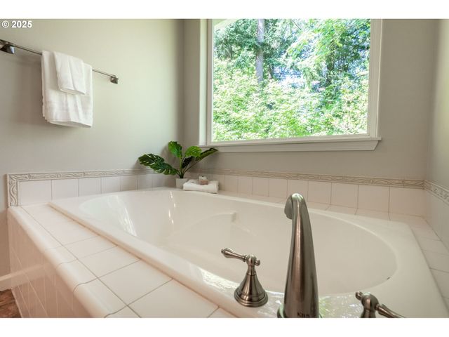 9614 Nw DURRETT St, Portland, OR 97229