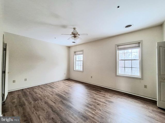 130 LEONARD LN, Harrisburg, PA 17111