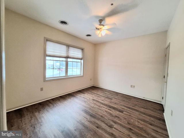 130 LEONARD LN, Harrisburg, PA 17111