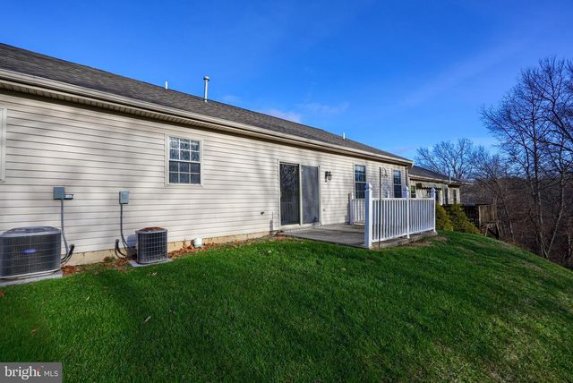 130 LEONARD LN, Harrisburg, PA 17111