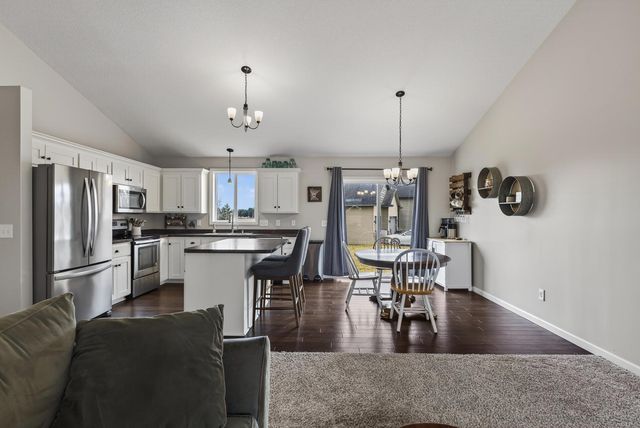 25495 10th Street W, Zimmerman, MN 55398