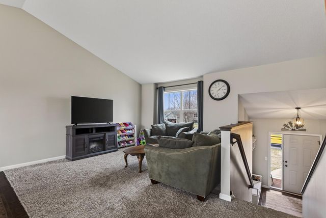25495 10th Street W, Zimmerman, MN 55398