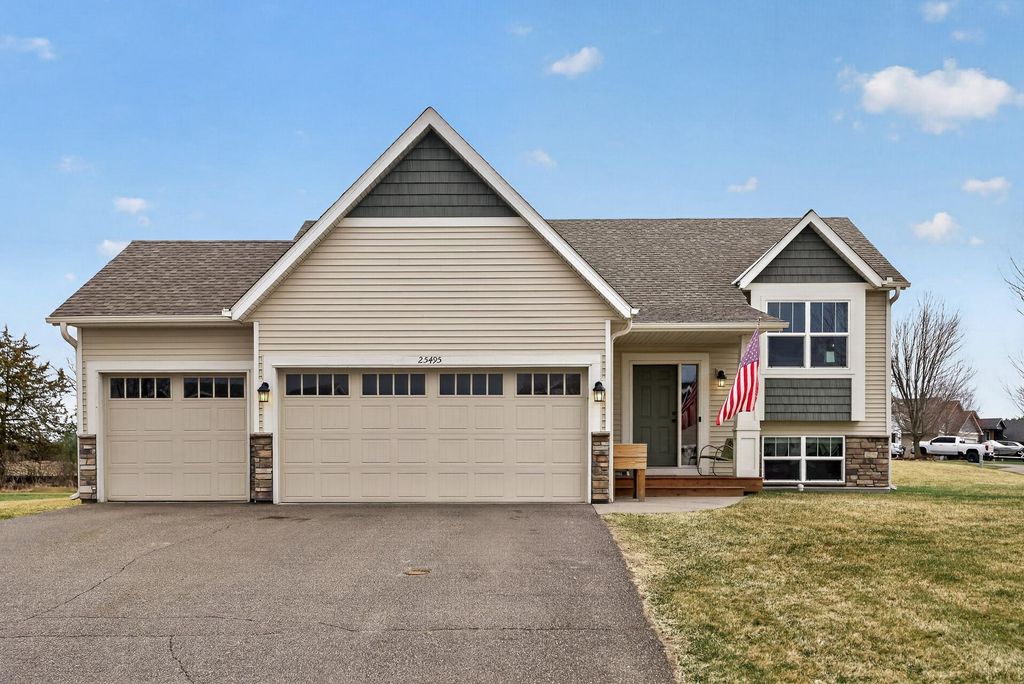 25495 10th Street W, Zimmerman, MN 55398