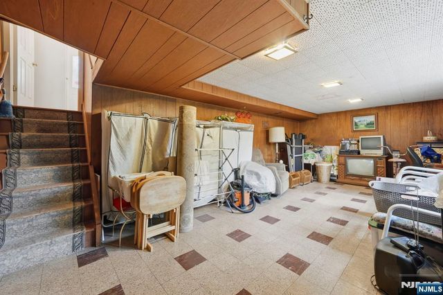 32 Crestwood Avenue, Nutley, NJ 07110