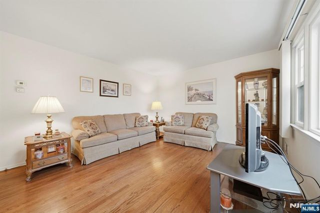 32 Crestwood Avenue, Nutley, NJ 07110