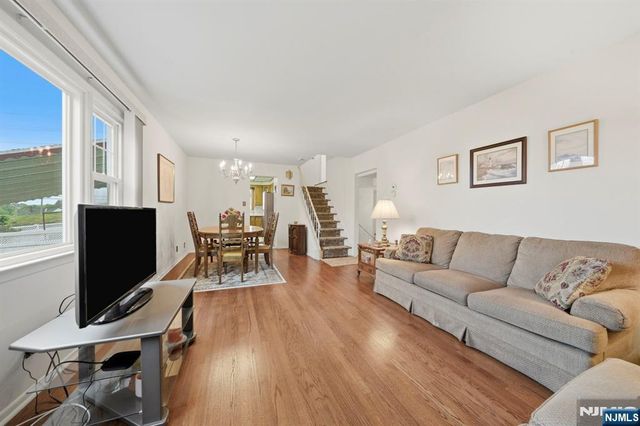 32 Crestwood Avenue, Nutley, NJ 07110