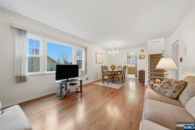 32 Crestwood Avenue, Nutley, NJ 07110