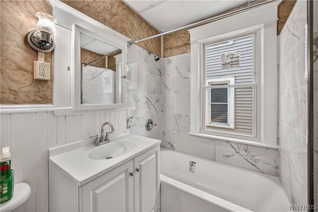 563 Humboldt Parkway Lower, Buffalo, NY 14208