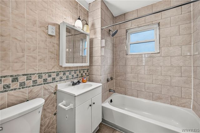 563 Humboldt Parkway Lower, Buffalo, NY 14208