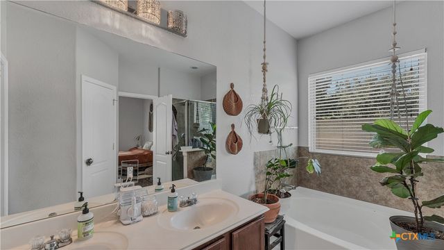 1944 Eastern Finch, New Braunfels, TX 78130